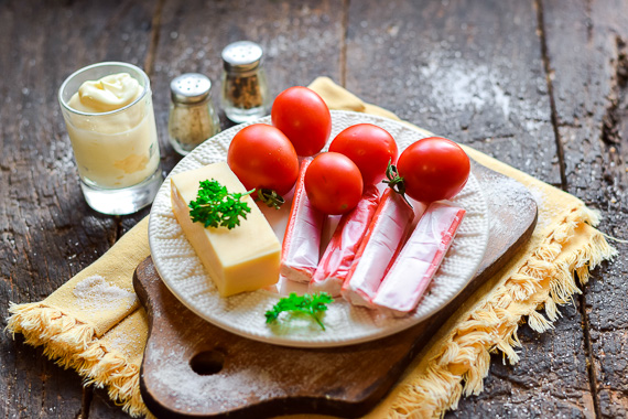 салат крабовые палочки помидоры сыр рецепт фото 1